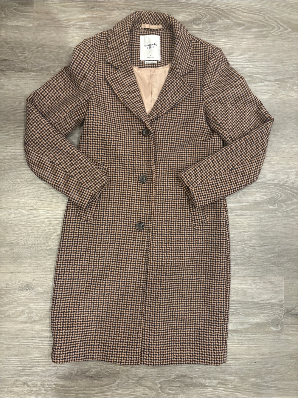 The A&F Dad Coat
Abercrombie & Fitch Brown and Black Houndstooth